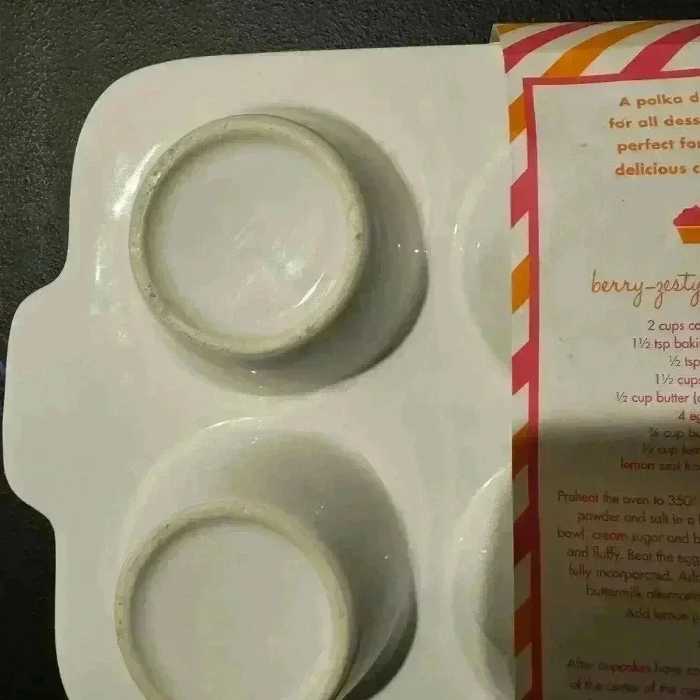 NWOT Cupcakes and Cartwheels Ceramic Cupcake Pan